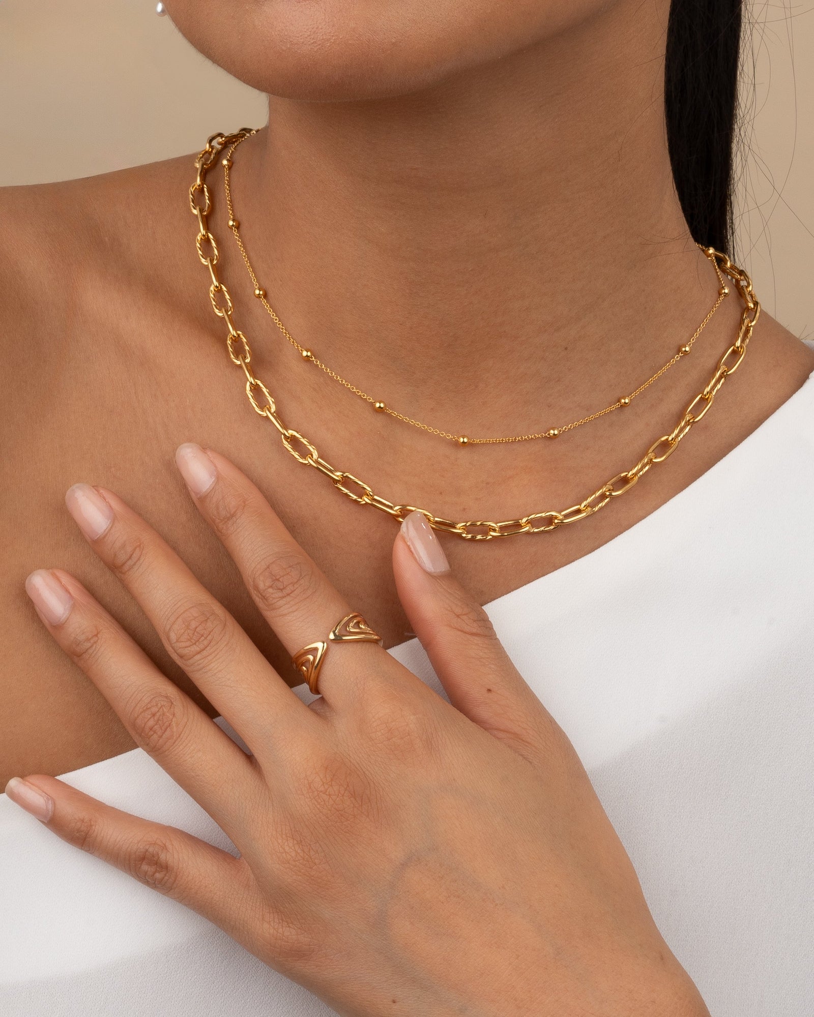 Der Ring mit dem komplizierten Motiv