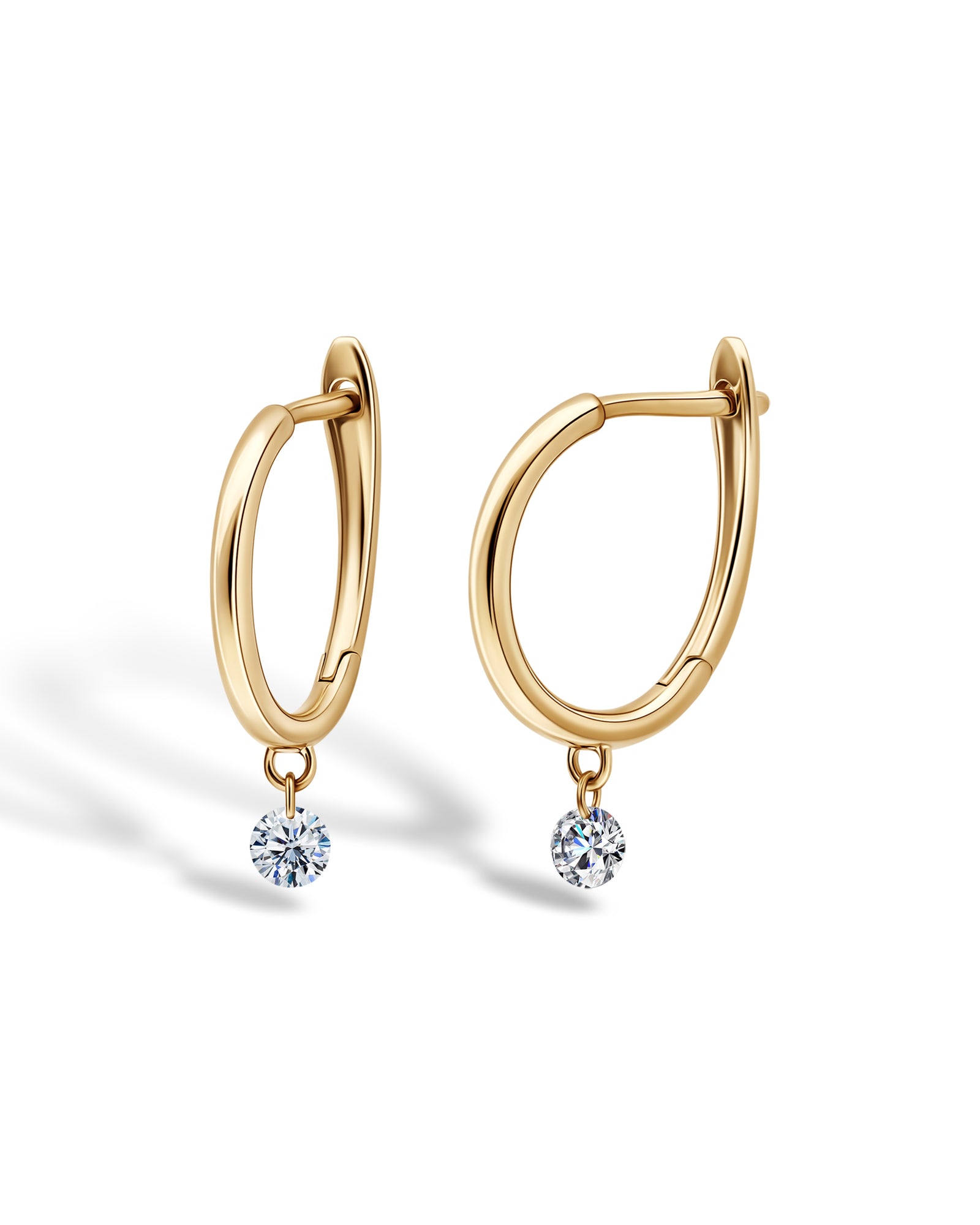 Jubelnde goldene Creolen