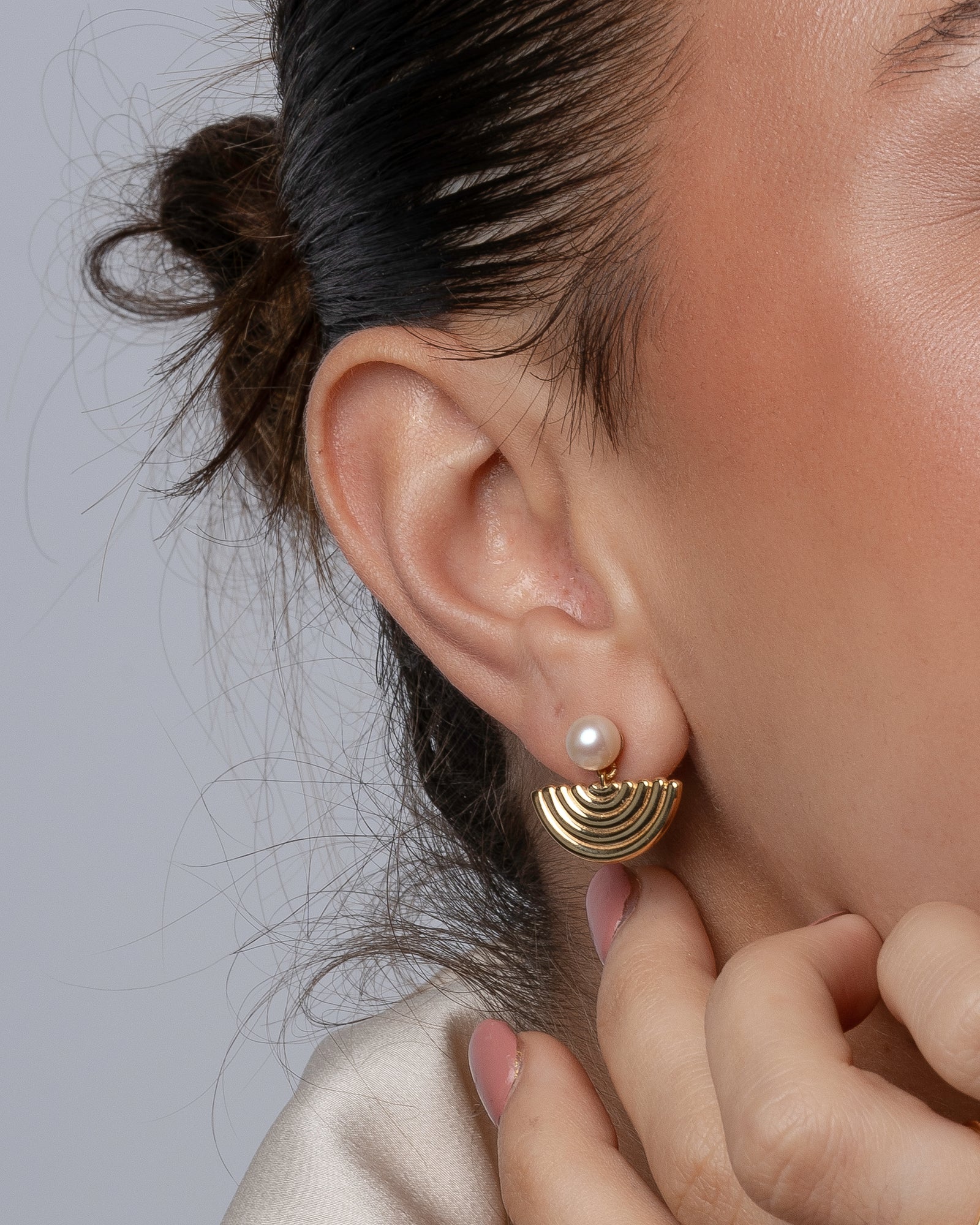 Ohrringe mit Halbmond-Fäden