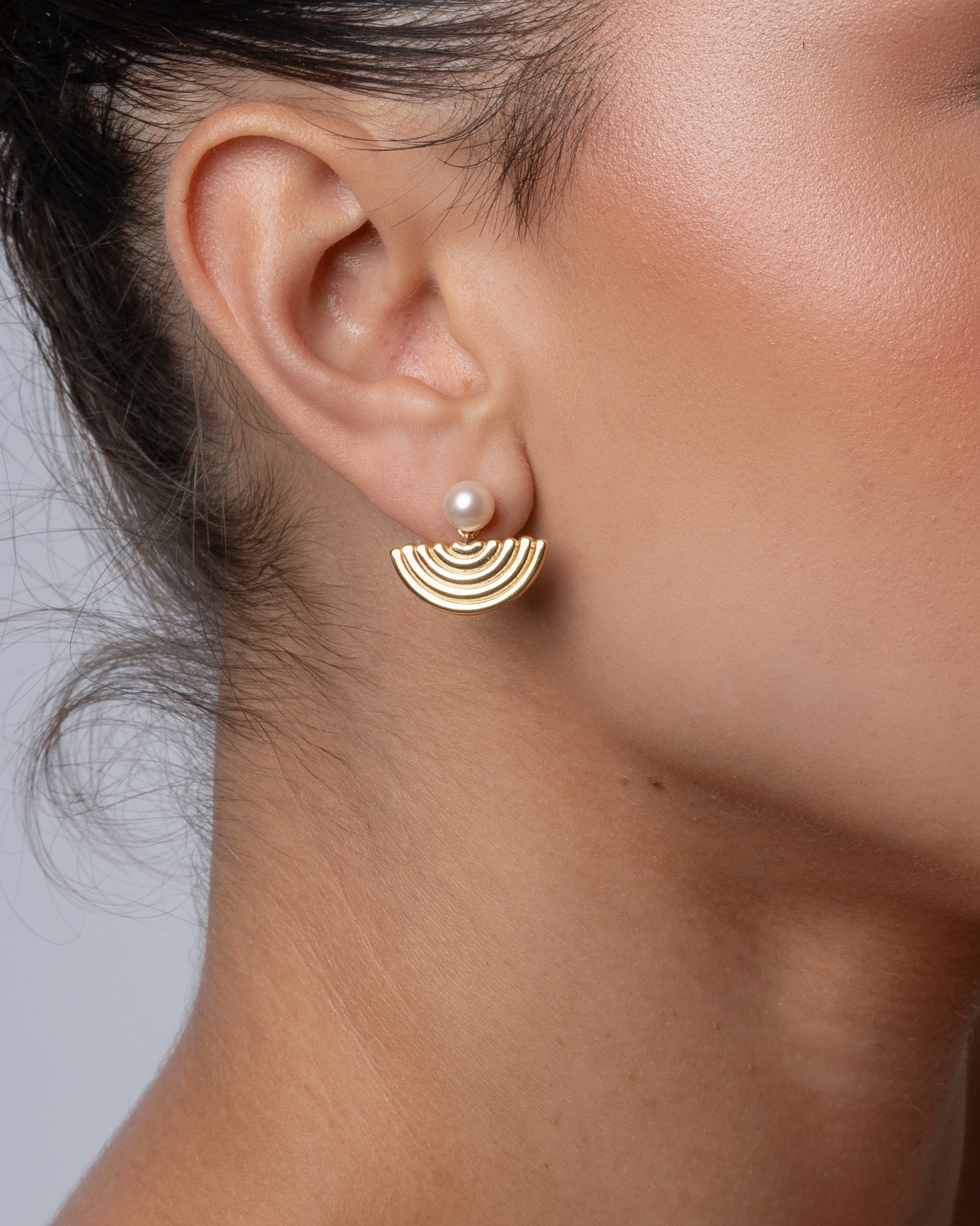 Ohrringe mit Halbmond-Fäden