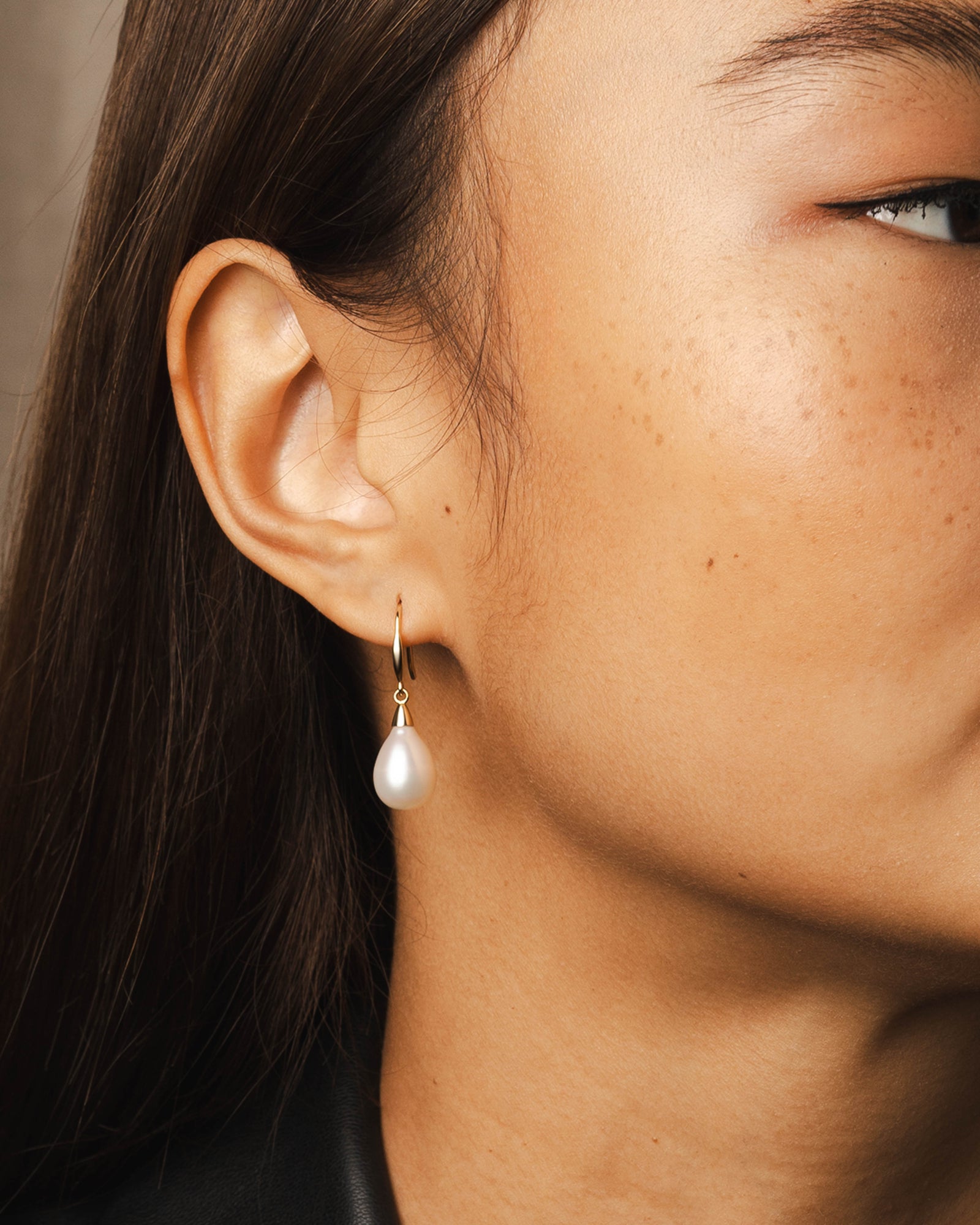 Tropfenförmige Perlenohrringe