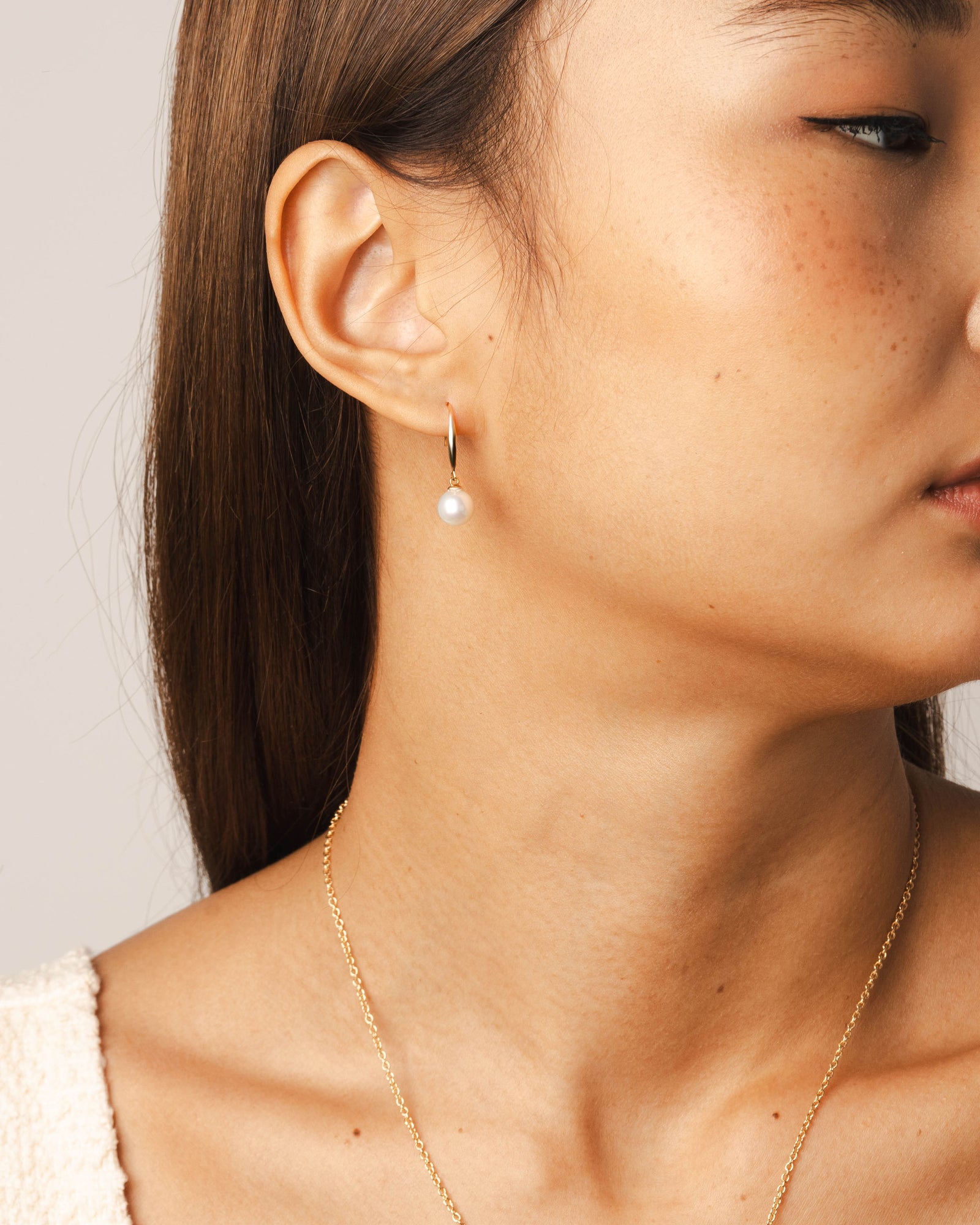 Kugelförmige Perlenohrringe