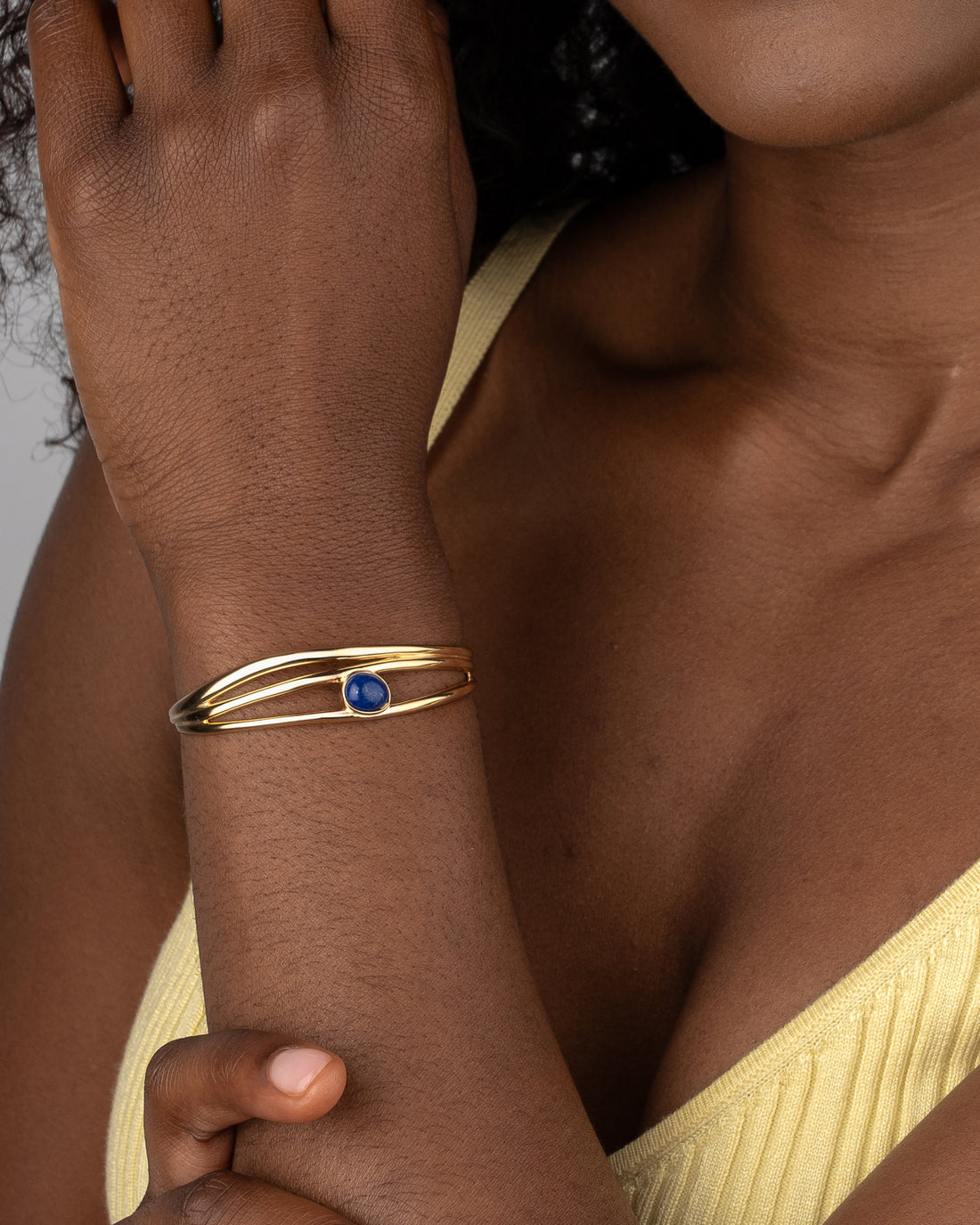 Armreif mit Fluid-Power-Effekt