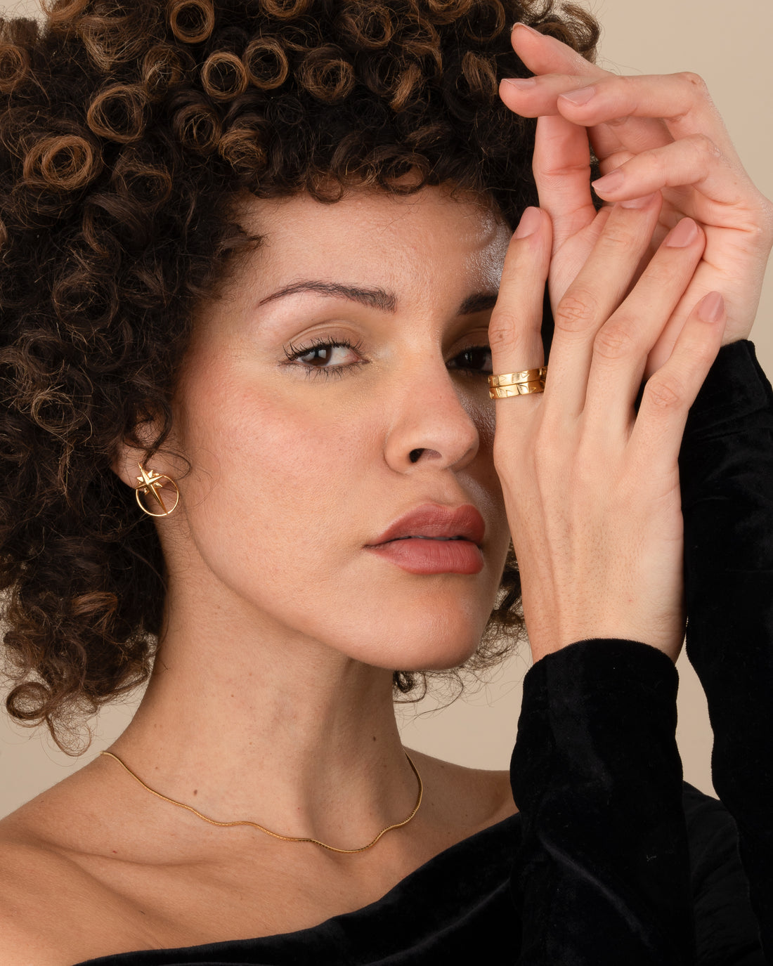 Horizon of Gold Studs