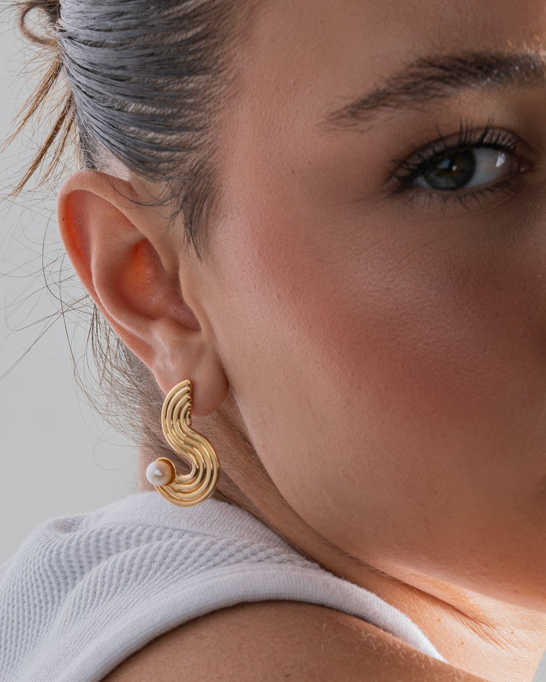 Goldene Serpentinen-Ohrringe